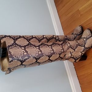 Sam Edelman size 8 over the knee snake skin print